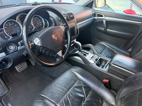 Porsche Cayenne S 9 of 15