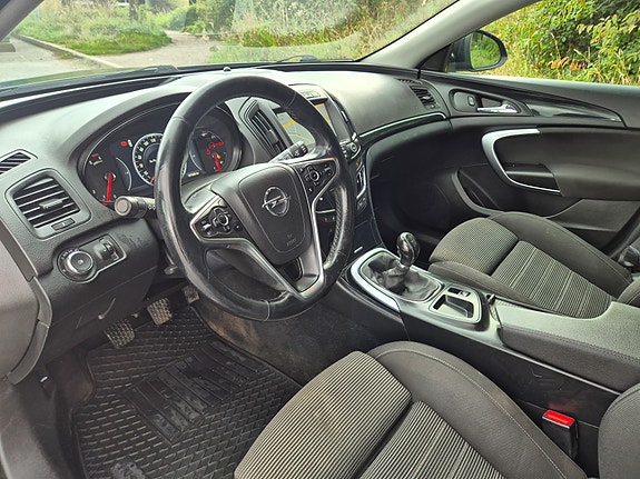 Opel Insignia 2 of 7