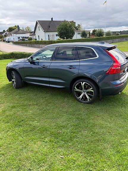 Volvo XC60 2 of 8