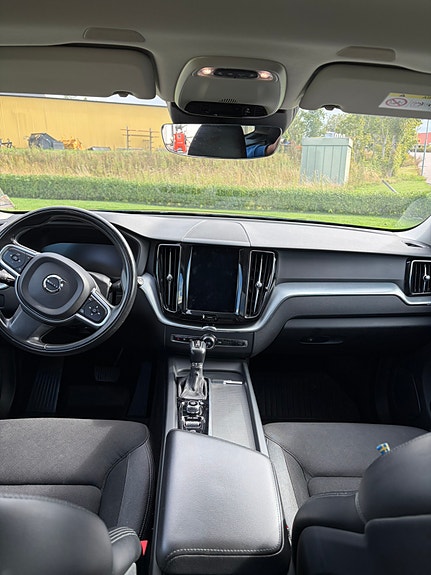 Volvo XC60 6 of 8