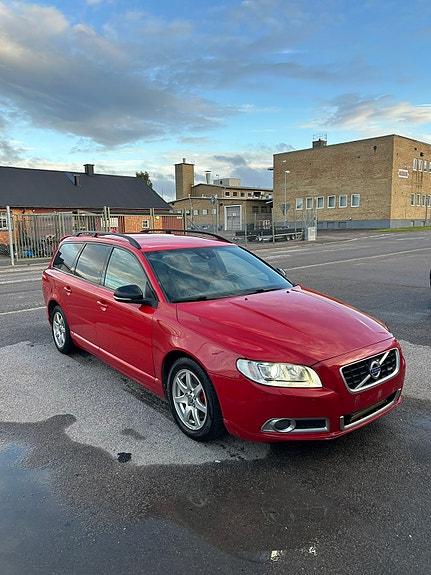 Volvo V70 3 of 12