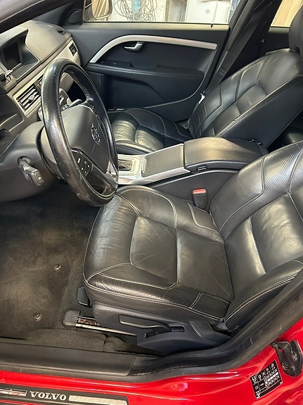 Volvo V70 8 of 12