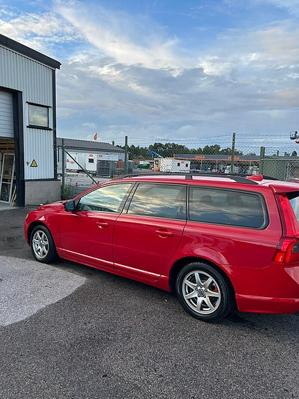 Volvo V70 4 of 12