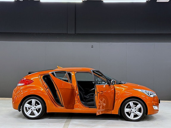 Hyundai Veloster 2 of 27