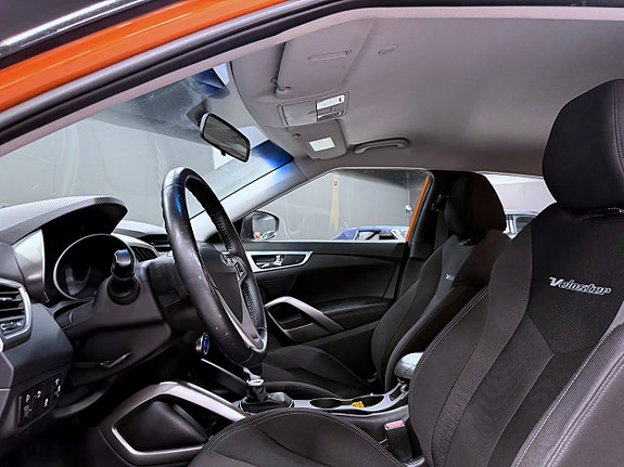 Hyundai Veloster 4 of 27
