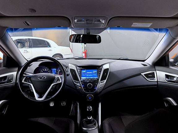 Hyundai Veloster 6 of 27