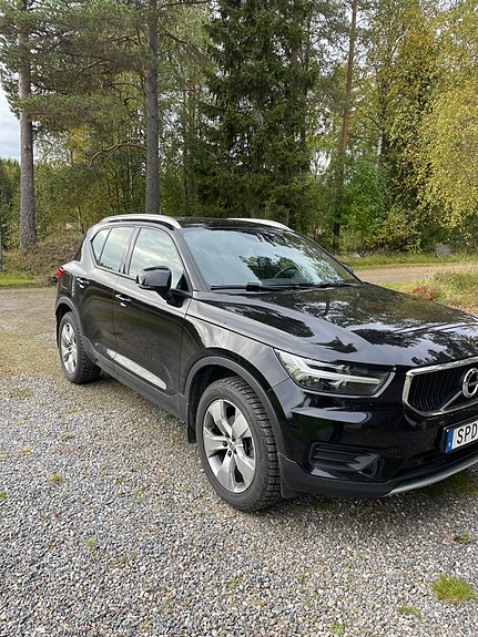 Volvo XC40 2 of 5