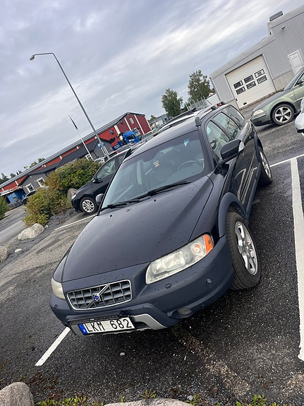 Volvo XC70 2 of 4