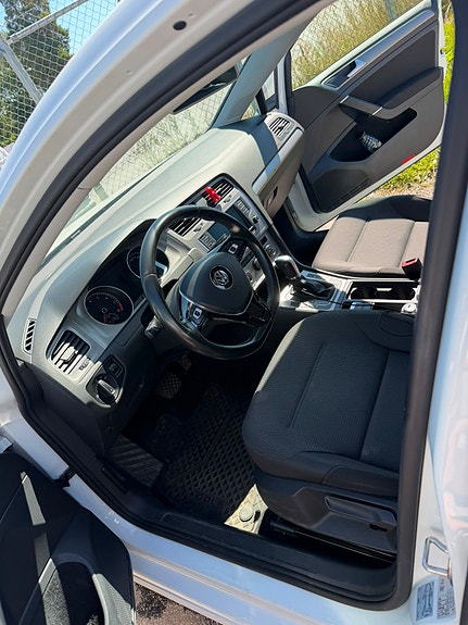 Volkswagen Golf VII 8 of 17