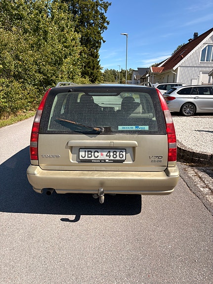 Volvo V70 3 of 3