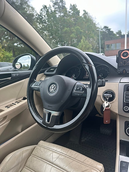 Volkswagen Passat 4 of 16