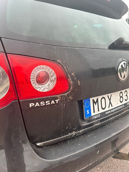 Volkswagen Passat 12 of 16