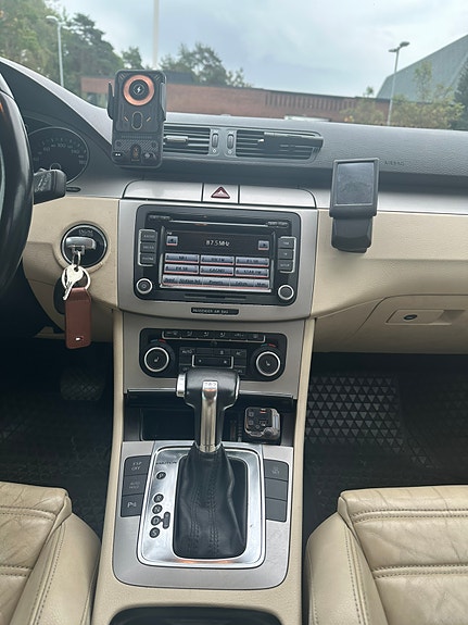 Volkswagen Passat 5 of 16