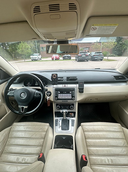 Volkswagen Passat 3 of 16
