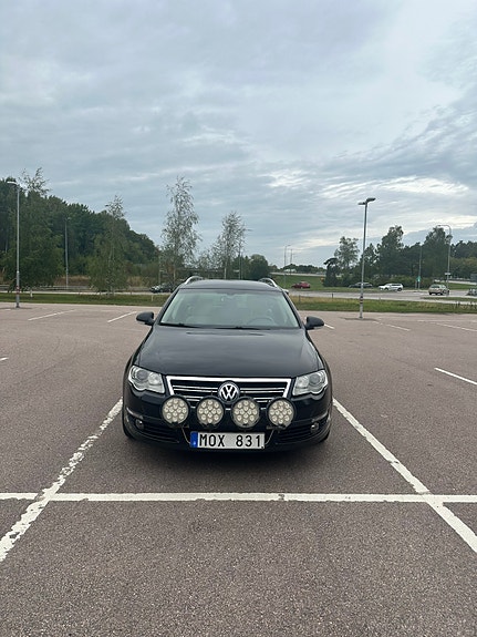 Volkswagen Passat 2 of 16