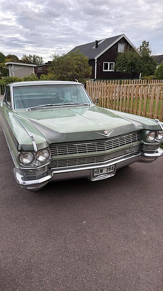 Cadillac Coupé DeVille 2 of 6