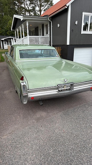 Cadillac Coupé DeVille 3 of 6