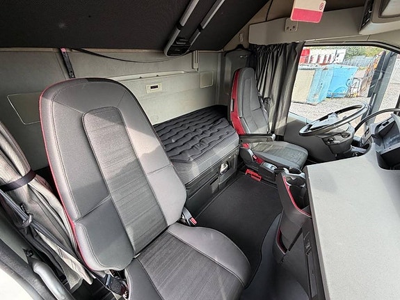 Volvo FH 4X2 8 of 13