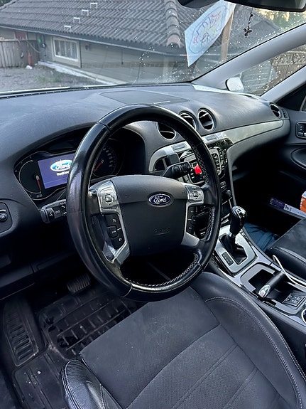 Ford S-MAX 4 of 6
