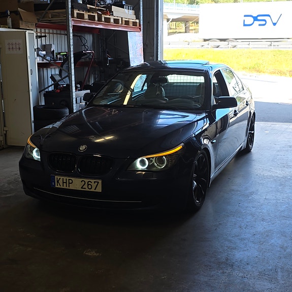 BMW 525i 3 of 9