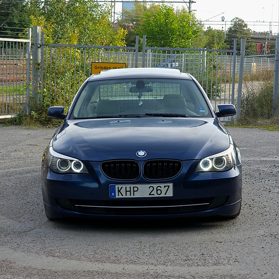 BMW 525i 2 of 9