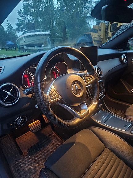 Mercedes-Benz CLA220 4 of 4