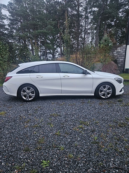 Mercedes-Benz CLA220 2 of 4
