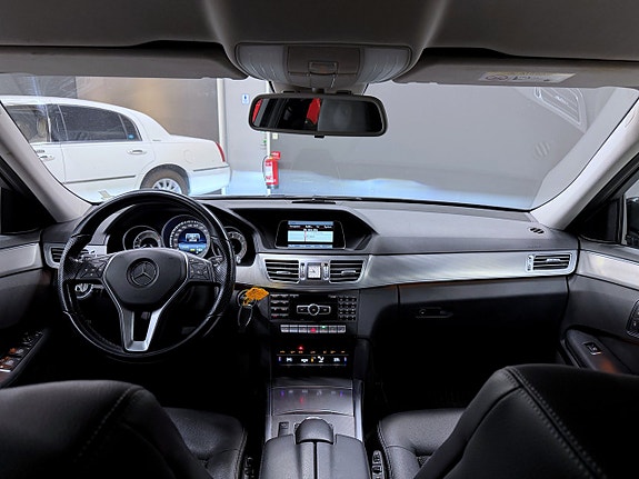 Mercedes-Benz E200 2 of 18
