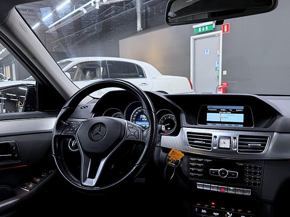 Mercedes-Benz E200 8 of 18
