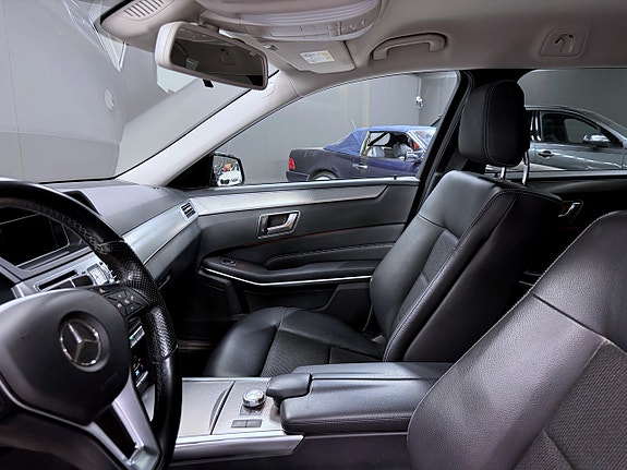 Mercedes-Benz E200 12 of 18