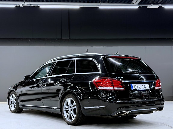 Mercedes-Benz E200 11 of 18