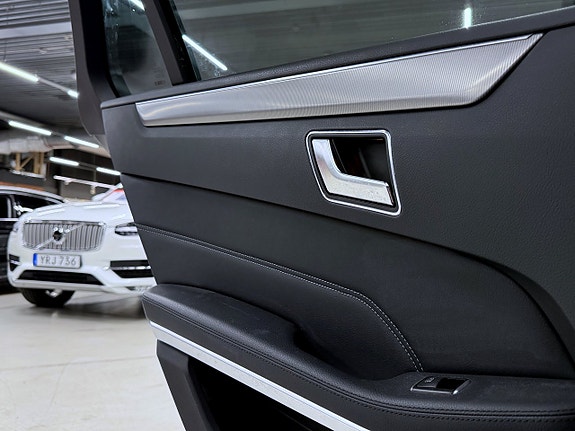 Mercedes-Benz E200 16 of 18