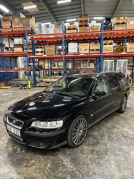 Volvo V70 3 of 5