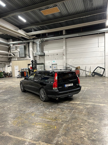 Volvo V70 2 of 5