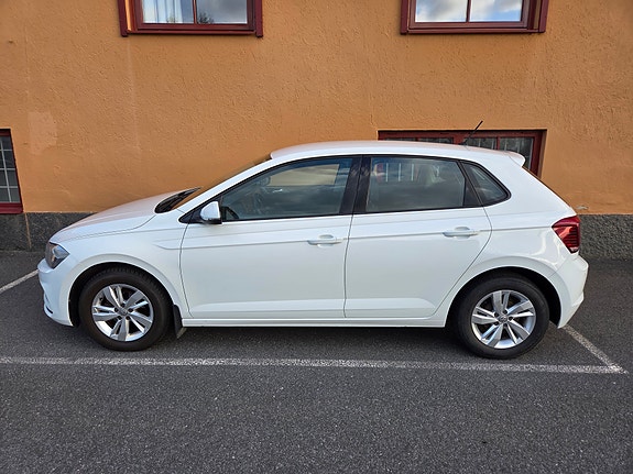 Volkswagen Polo 2 of 4