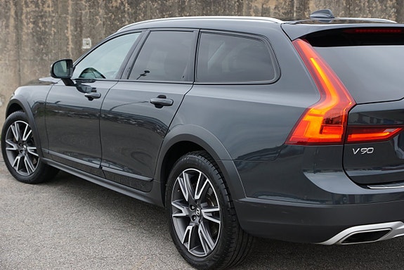 Volvo V90 Cross Country 6 of 30