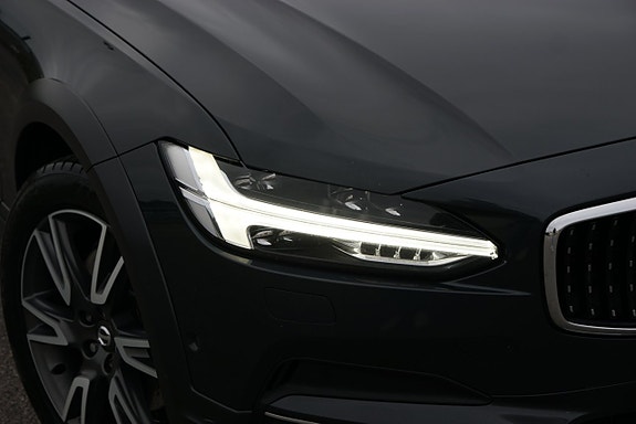 Volvo V90 Cross Country 4 of 30