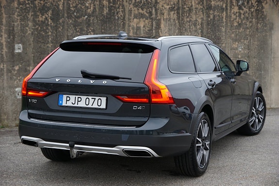 Volvo V90 Cross Country 10 of 30