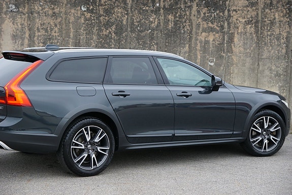 Volvo V90 Cross Country 11 of 30