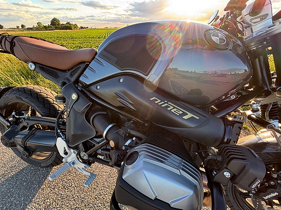 BMW R nineT Pure 2 of 9