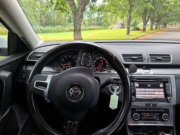 Volkswagen Passat 5 of 11