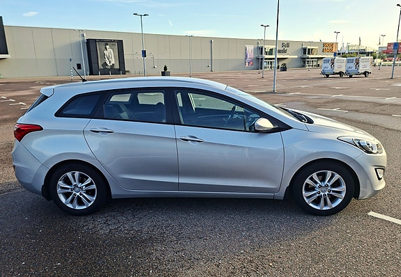 Hyundai i30 2 of 15