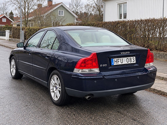 Volvo S60 2 of 7