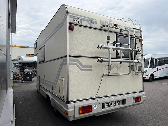 Nordic 595 Iveco / Fransk bädd! 6 bältade platser! Får köras på B-kort! Stor soffa! Alkov! 17 of 18