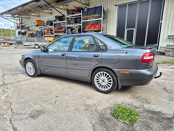 Volvo S40 3 of 4