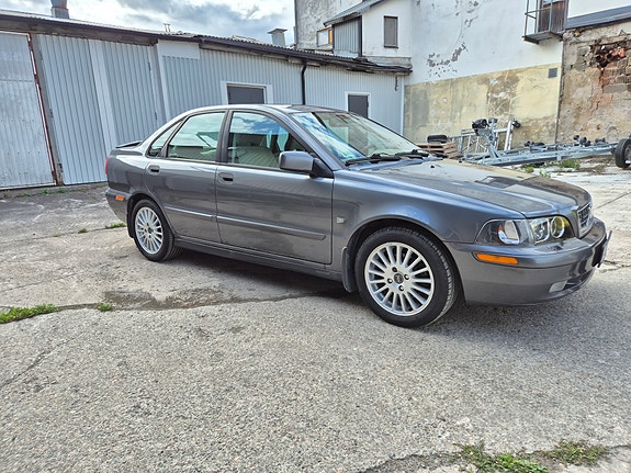 Volvo S40 2 of 4