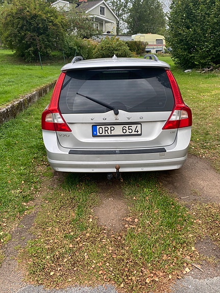Volvo V70 3 of 3