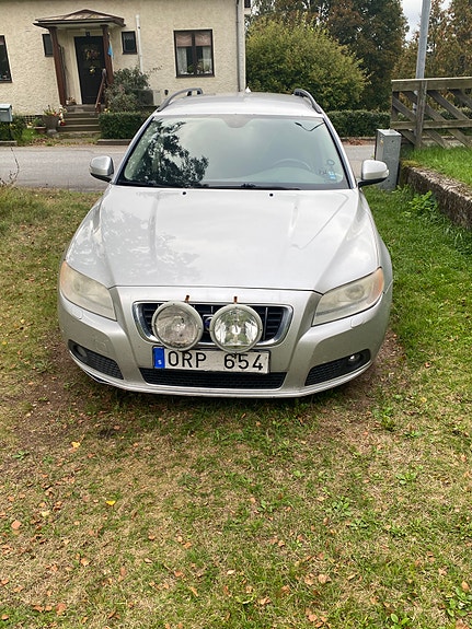 Volvo V70 2 of 3
