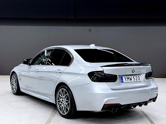 BMW 330e 11 of 22
