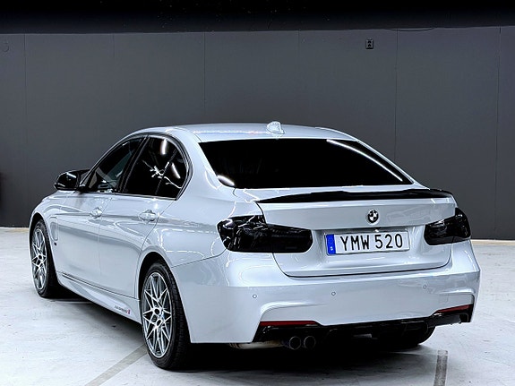 BMW 330e 18 of 22